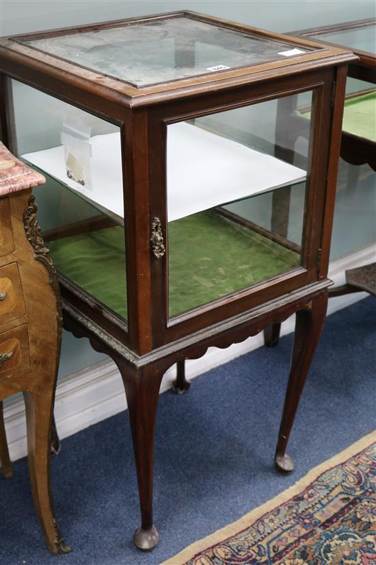 A 1920s mahogany vitrine	 		 W.43cm